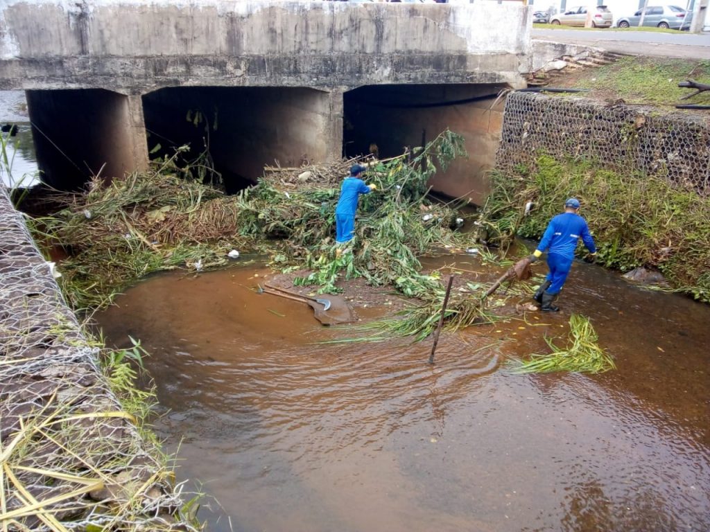 Araguaína-bueiro-1024x768 Limpeza em bueiros e córregos | Prefeitura de Araguaína retira 30 toneladas de lixo descartado irregularmente