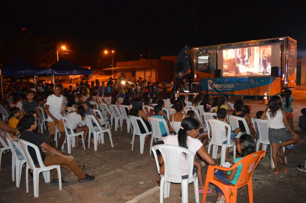 cinema-e-teatro-2-1024x681 Moradores de Wanderlândia recebem projeto Nossa Energia com cinema e teatro