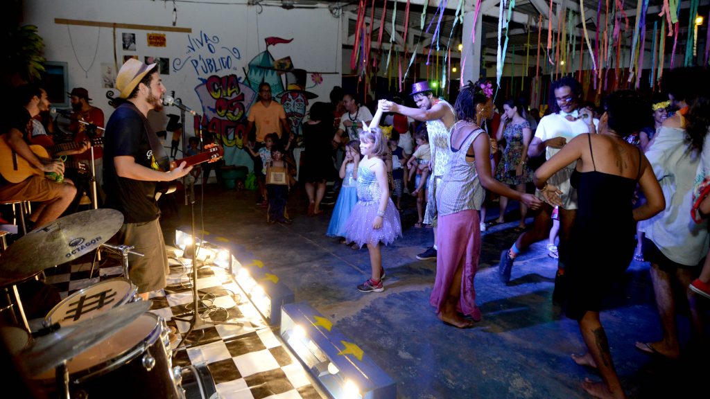 Carnaval-Taquarussu-4-1024x576 Cortejo de blocos leva o mundo da fantasia às ruas de Taquaruçu