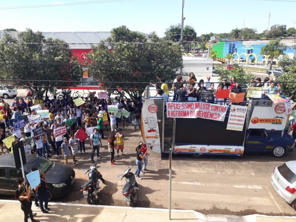 Greve-estudanets-1024x768 Dia Nacional de Greve da Educação  | Trabalhadores da educação, estudantes e sindicalistas se mobilizam em Gurupi