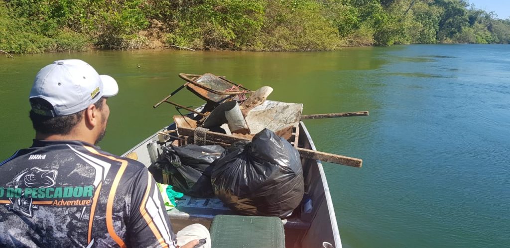 Limpeza-do-Rio-Tocantins-1-1024x498 Lixo e mais lixo... Amigos do Rio mostra falta de consciência com o meio ambiente no Rio Tocantins