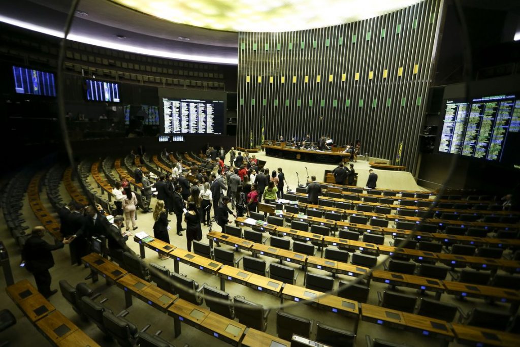 Câmara-dos-deputados-1024x683 Ministros Onyx Lorenzoni, da Casa Civil, e Marcelo Antônio, do Turismo, são exonerados para votar na Reforma da Previdência