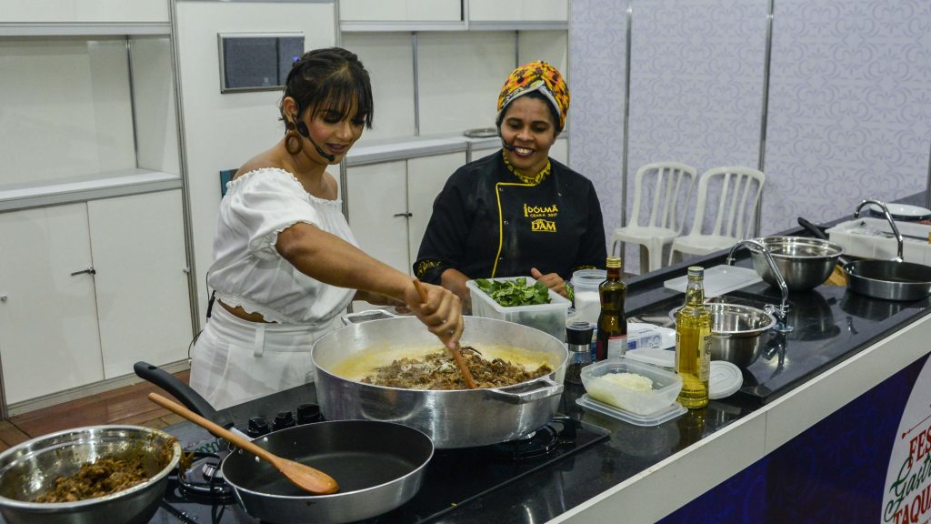 Cozinha-Show-do-FGT-As-chefs-Milena-Barros-e-Ruth-Almeida-participaram-da-Cozinha-Show-foto-Regiane-Rocha-1024x576 Artigo | Turismo gastronômico, um modo original de experimentar o Brasil