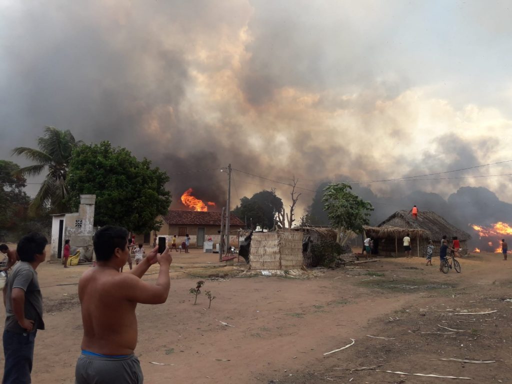 IMG-20191015-WA0198-1024x768 Oito casas de indígenas são destruídas pelo fogo na aldeia Javaé na Ilha do Bananal