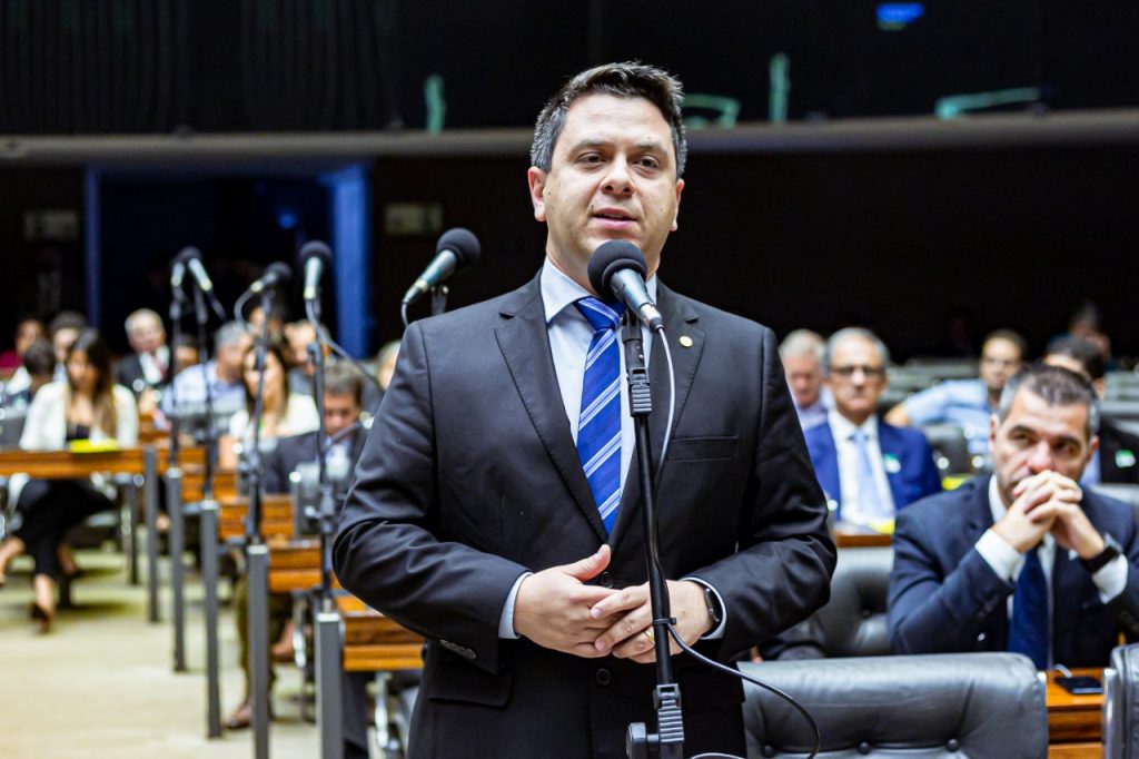 Tiago_Dimas_1-1024x682 Deputado Tiago Dimas inova critério de distribuição de emendas parlamentares no Tocantins