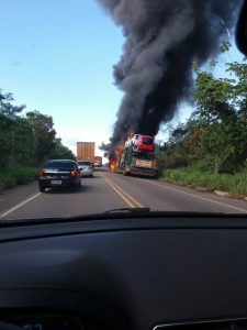 IMG-20191220-WA0208-225x300 Caminhão pega fogo na BR-153 no sul do Estado