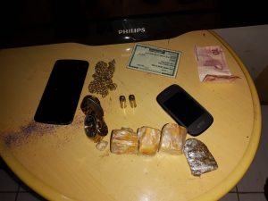 Droga-e-muções-300x225 Dois homens são presos pela PM suspeitos de introduzirem moeda falsa no comércio de Gurupi