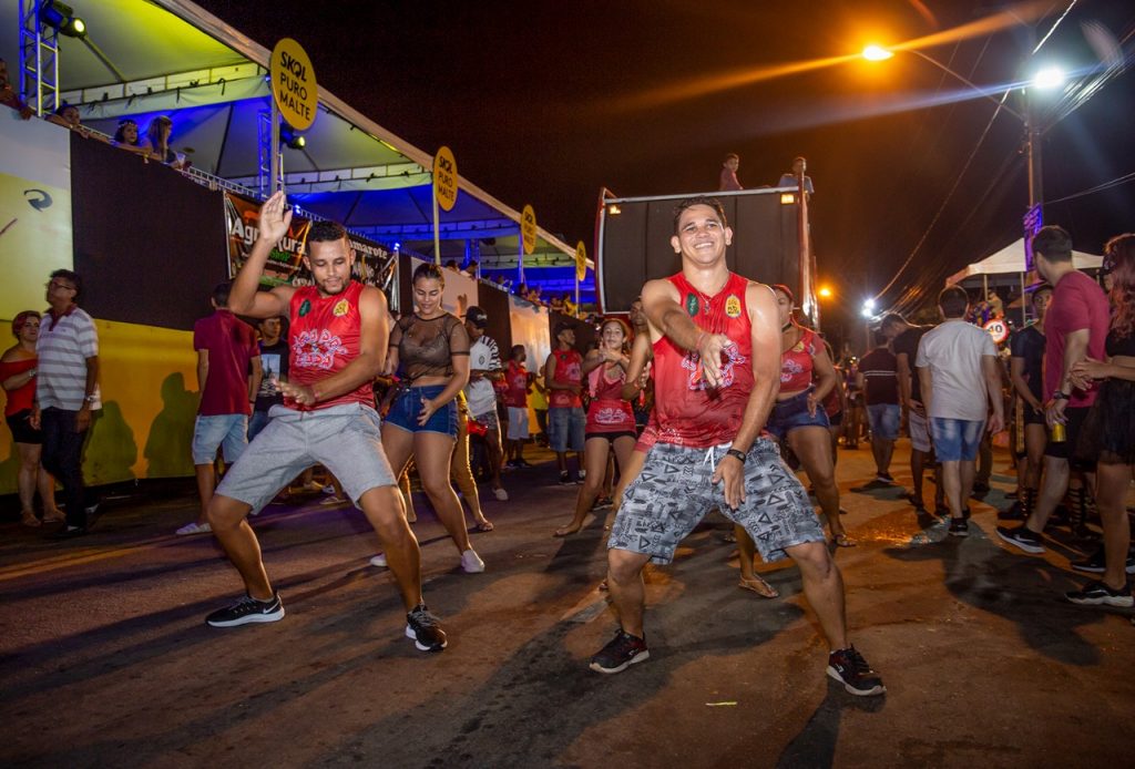 quarta-noite-carnaval-de-gurupi-5-1024x694 Penúltima noite foi marcada por ritmos sertanejo e anúncio dos blocos vencedores do Carnaval de Gurupi 2020