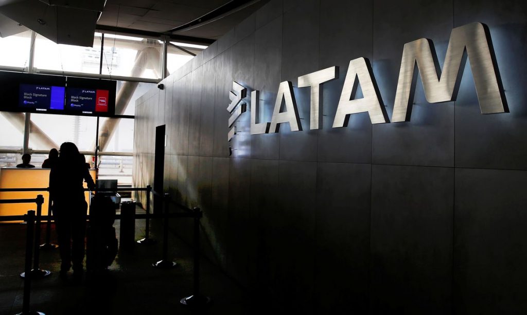 Latam-1024x613 Azul anuncia suspensão de vários voos internacionais e Latam Airlines reduzirá voos em 70% devido ao coronavírus