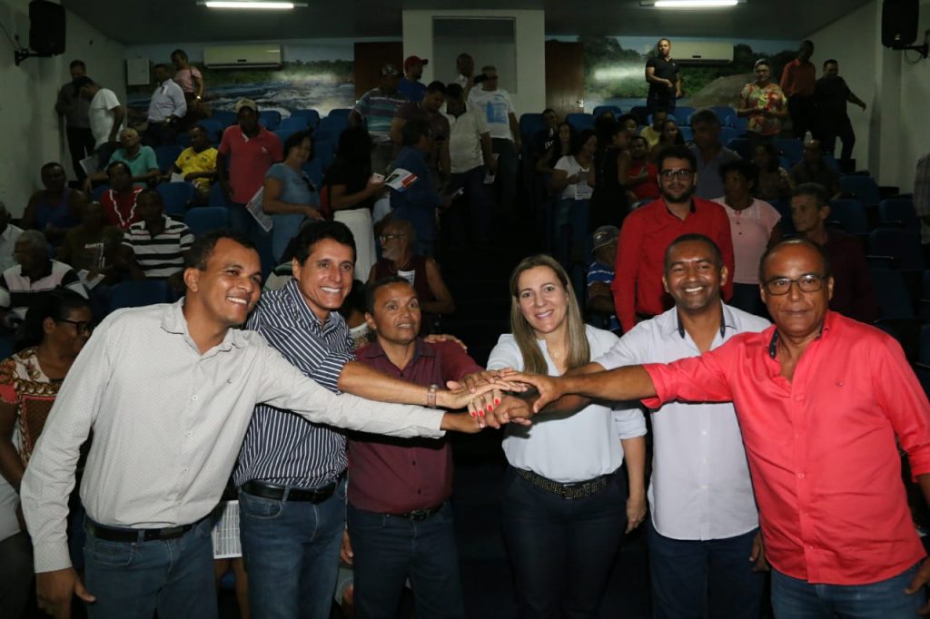 candidato-Cezinha-e-vereadores-de-Peixe-1024x682 Dulce Miranda lança Cezinha como pré-candidato a prefeito de Peixe pelo MDB
