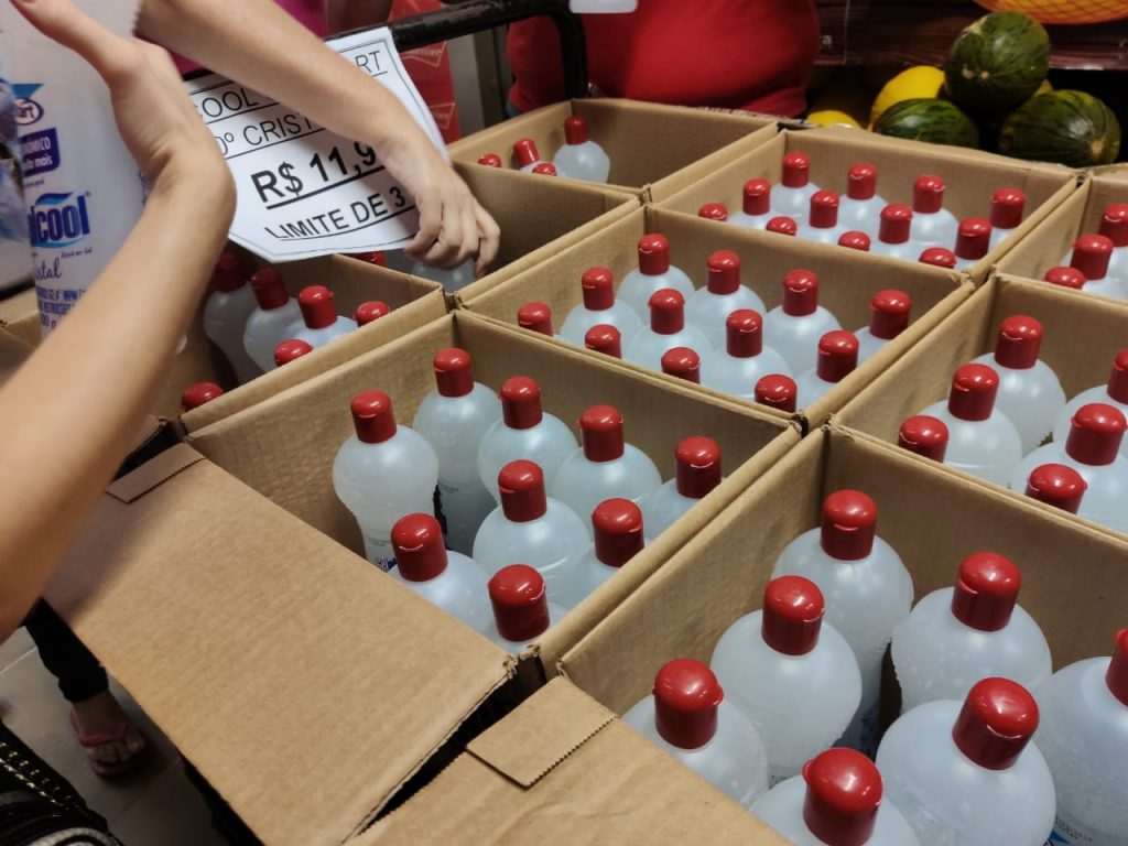 Alcool-gel-1-1024x768 Diferença do frasco de álcool gel entre supermercados de Gurupi chega a quase 60%