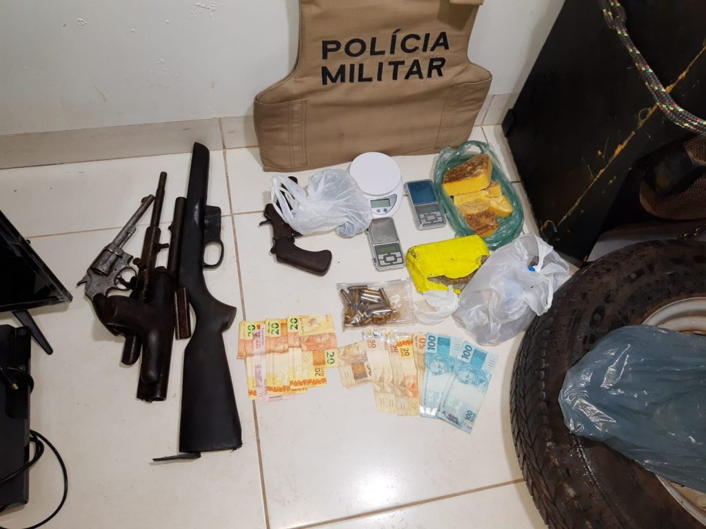 arma-1024x768 Integrantes de facção criminosa são presos pela PM com armas, munições e drogas em Gurupi