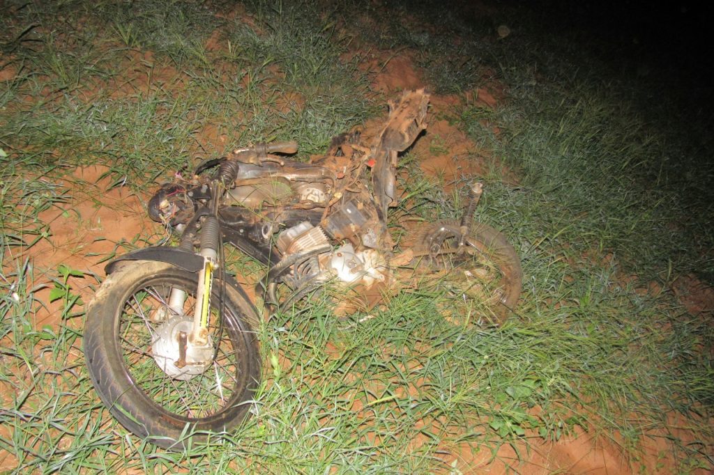 cidente-1024x682 Motociclista morre após colisão com caminhonete na T0-050