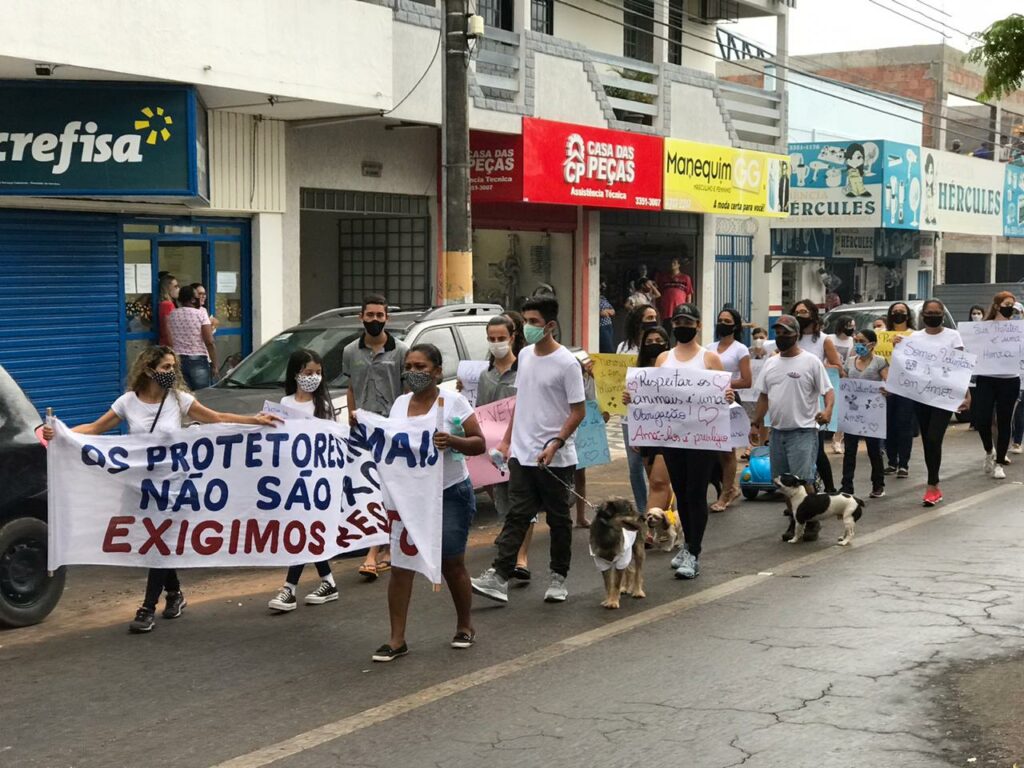 Protesto-animais-gurupi-2-1024x768 Depois de áudios de ex-coordenador do CCZ, protetores de animais promovem manifestação em Gurupi