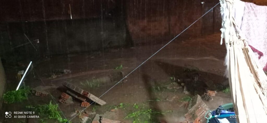 WhatsApp-Image-2021-02-09-at-22.20.46-1024x473 Residências são atingidas pela forte chuva em Gurupi