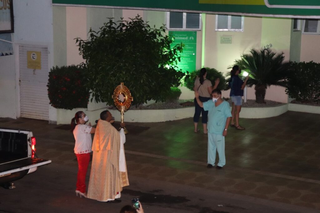 IMG-20210402-WA0011-1024x682 Paróquia Santo Antônio realiza missa da ceia do senhor e percorre a cidade realizando orações