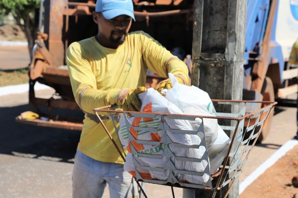IMG-20210804-WA0072-1024x682 “A gente pede consideração”, relata coletor de lixo araguainense que se cortou com vidro
