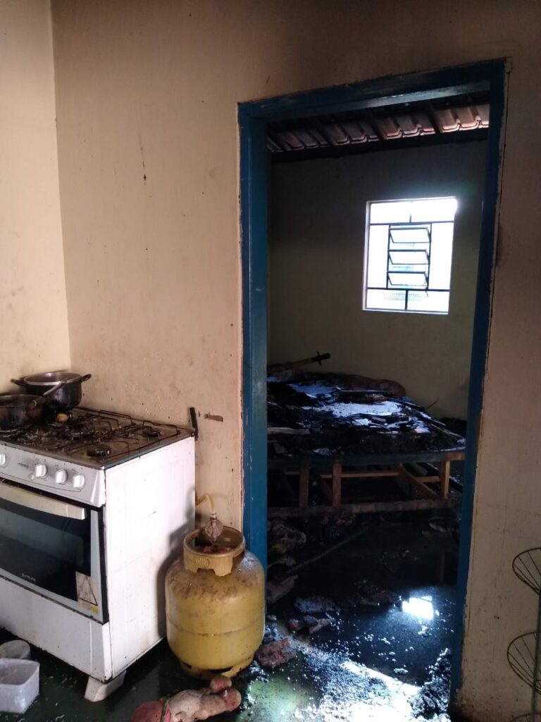 WhatsApp-Image-2021-08-03-at-17.17.08-1-768x1024 Criança coloca fogo em colchão e causa incêndio em residência em bairro de Gurupi