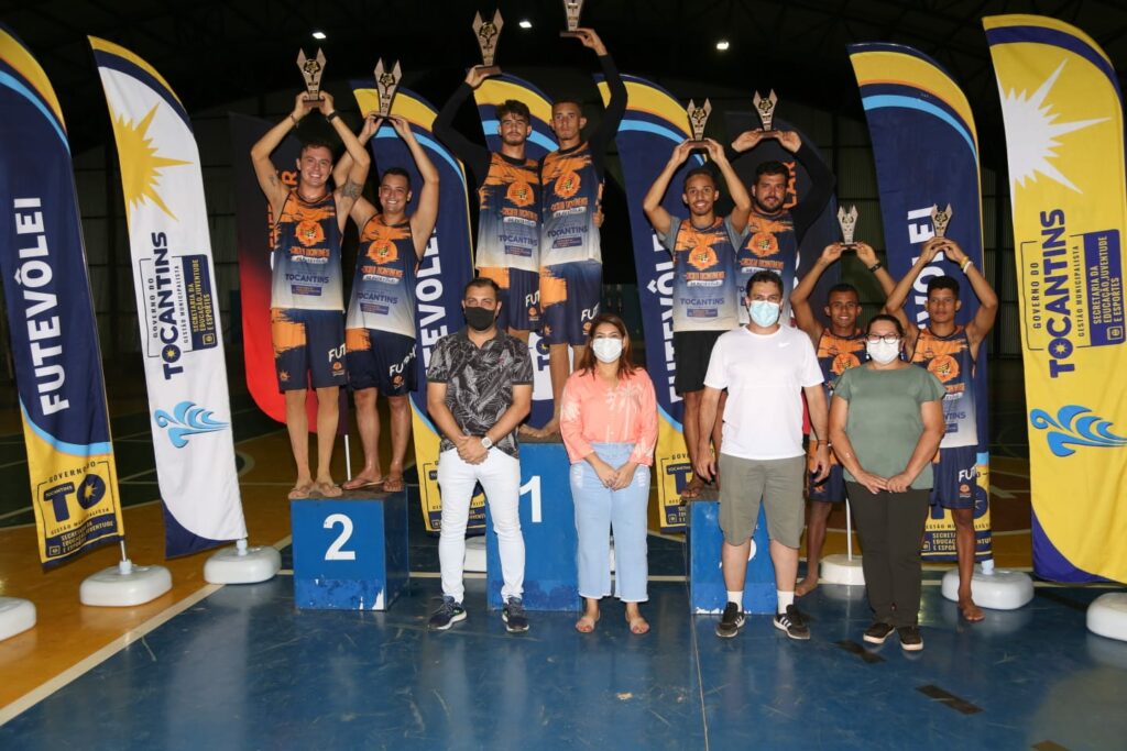 Futevolei-Foto-01-Os-vencedores-da-serie-B-foram-premiados-pelas-autoridades-1024x683 Segundo dia do Circuito Tocantinense de Futevôlei define atletas vencedores