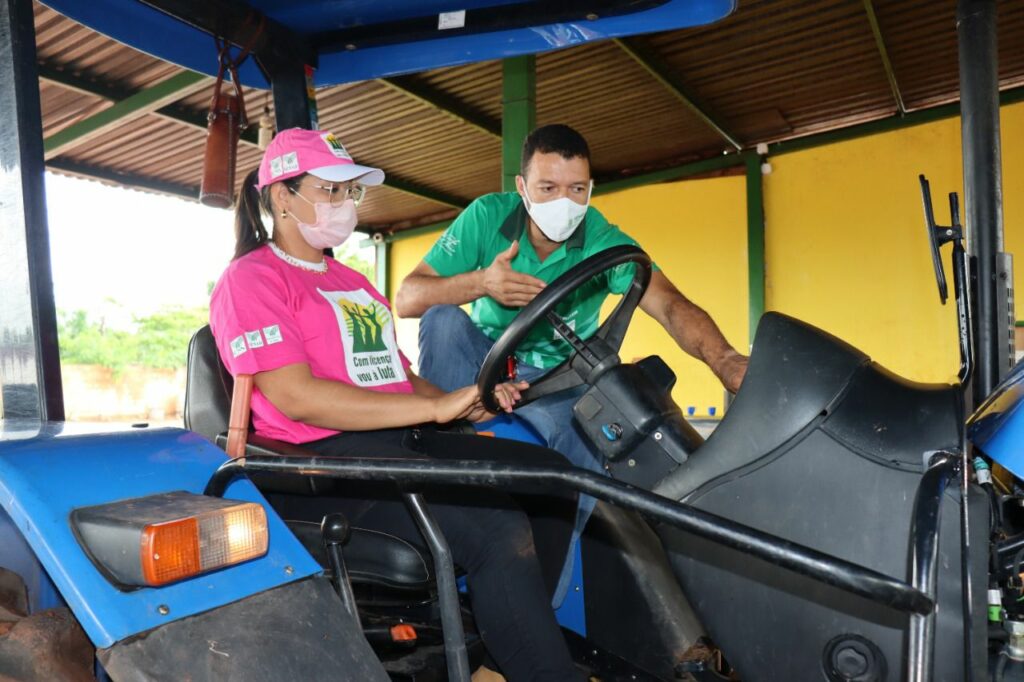 Mulheres-trator-3ok-1024x682 Mulheres de Marianópolis ganham curso exclusivo de operação e manutenção de tratores agrícolas
