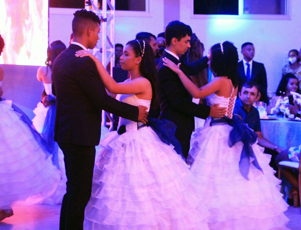 4o-Baile-das-Debutantes-330-1024x785 Baile das Debutantes comunitário realiza o sonho de17 adolescentes de Cariri