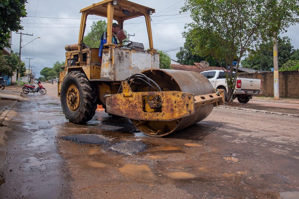 operacao-tapa-buracos3-1024x683 Prefeitura de Gurupi anuncia operação tapa-buraco e adianta que recapeamento das vias será com material "mais resistente"