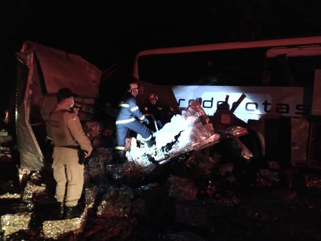 WhatsApp-Image-2022-02-28-at-07.44.17-1024x768 Acidente ente caminhão e ônibus deixa uma pessoa morta na BR-153 em Cariri