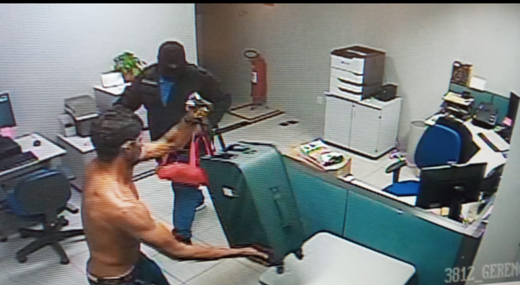 Screenshot_20220429-0814432-1024x562 Divinópolis: Assaltantes roubam banco, casa lotérica e fazem reféns