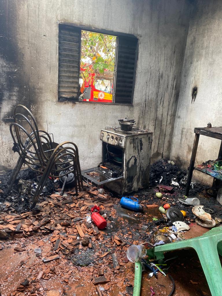 WhatsApp-Image-2022-09-19-at-17.32.20 Perigo: Fogo provocado por criança de cinco anos destrói móveis de residência em Gurupi