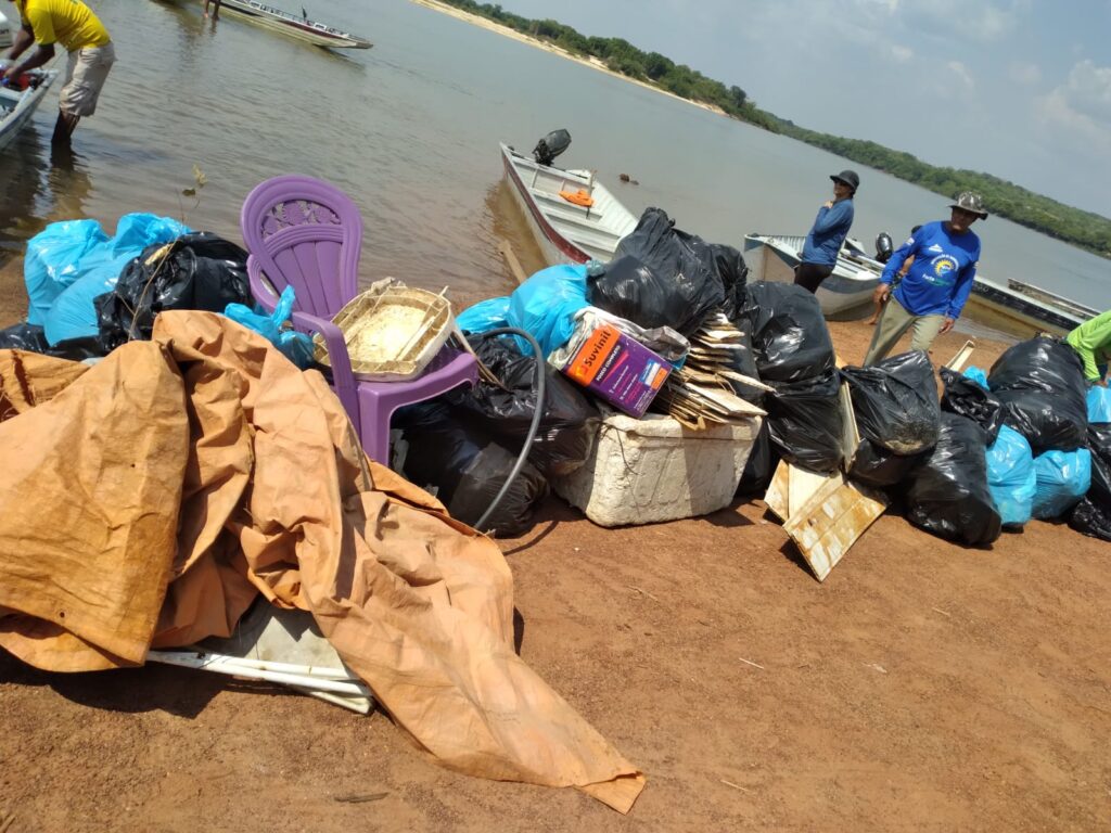 IMG-20221008-WA0124-1024x768 Voluntários do Projeto Araguaia Limpo retiram 490 quilos de lixo do Rio