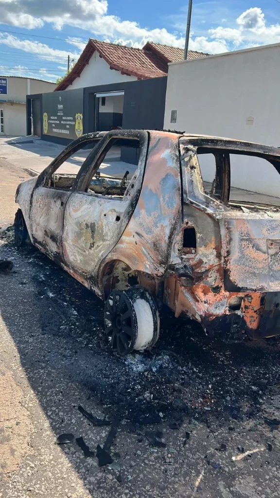 thumbnail-whatsapp-image-2022-11-07-at-15.06.58-576x1024 Casal é preso em Formoso do Araguaia após incendiar carro em frente de delegacia