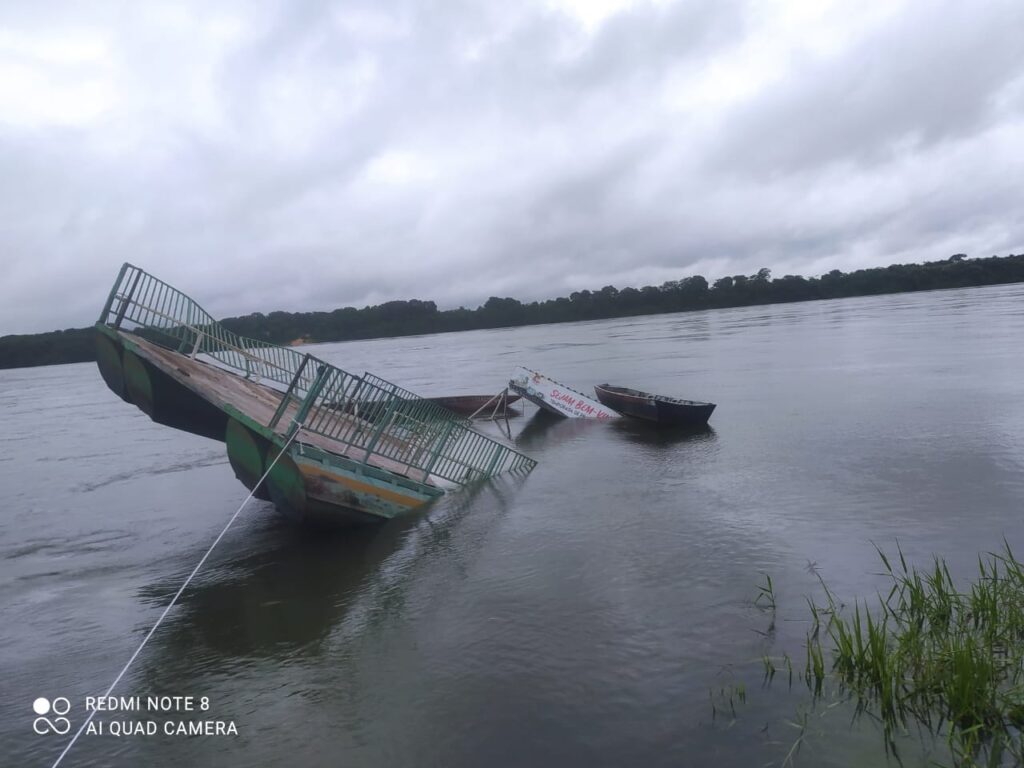 Balsa-Peixe-praia-da-Tartaruga-1024x768 Marinha interdita balsa do rio Tocantins em Peixe por falta de certificado de segurança de navegação