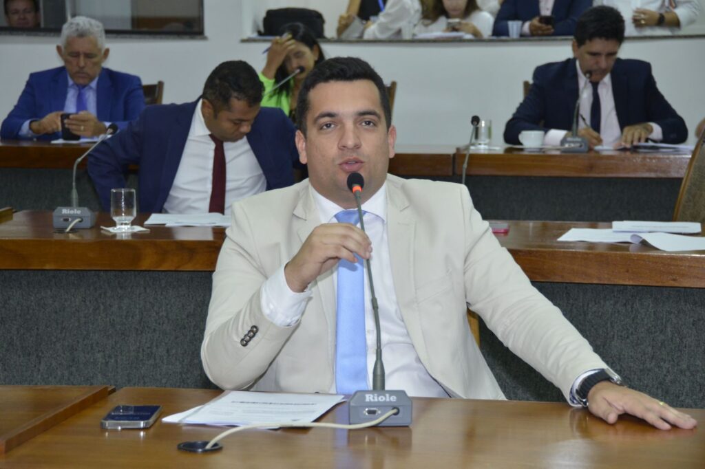 Gutierres-1024x682 Eduardo Leiloeiro critica a majoração das alíquotas do ICMS do gado bovino e enaltece a postura do deputado Gutierres Torquato em rede nacional