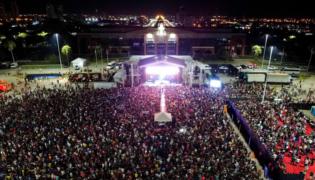 Evento de abertura aconteceu na praça dos Girassóis, em Palmas, com shows nacionais dos cantores Evoney Fernandes e Leonardo (Foto:Governo do Tocantins)