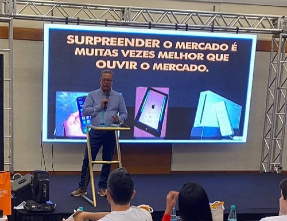 a6cdd85e13a532483c0b3ef938ba6ffc_L No Goiás, Tom Lyra realiza palestra em convenção de vendas de rede ótica