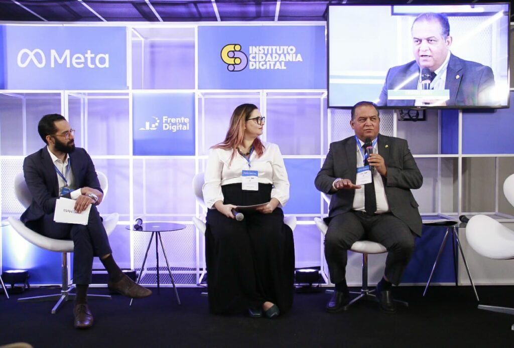 IMG-20220518-WA0133-1024x694 Senador Eduardo Gomes participa de Mesa Redonda para debater “Desinformação nas Redes Sociais”
