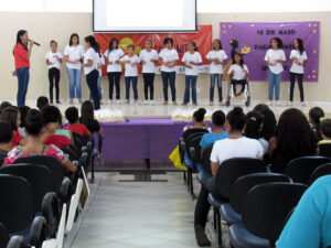 Palestra da campanha Maio Laranja é realizada pelo CREAS de Cariri do Tocantins na Escola Municipal Divina Ribeiro Borges