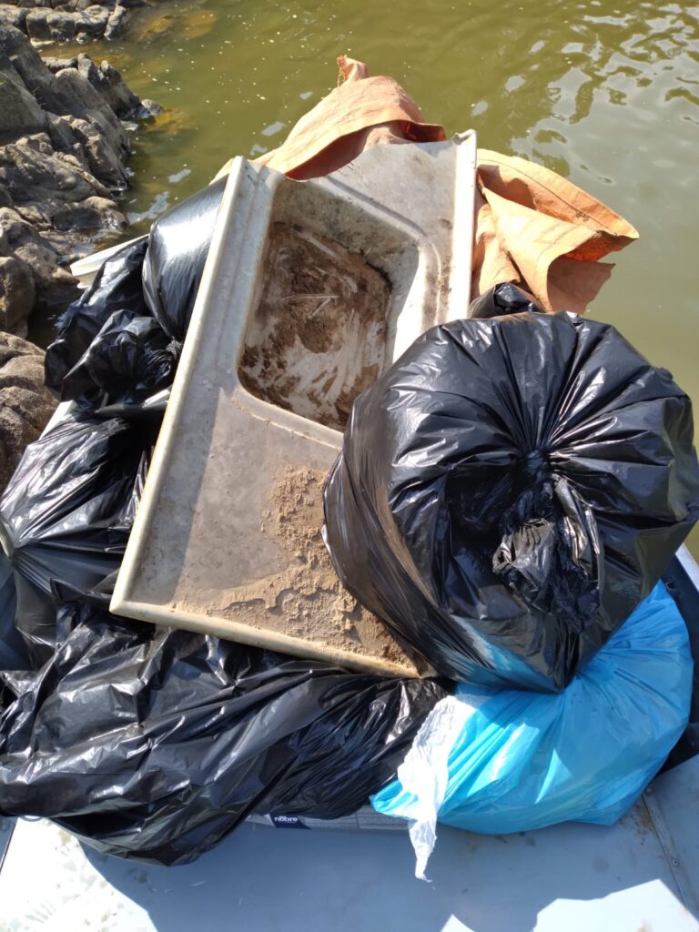 IMG-20221008-WA0118-768x1024 Voluntários do Projeto Araguaia Limpo retiram 490 quilos de lixo do Rio