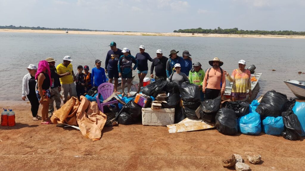IMG-20221008-WA0126-1024x576 Voluntários do Projeto Araguaia Limpo retiram 490 quilos de lixo do Rio
